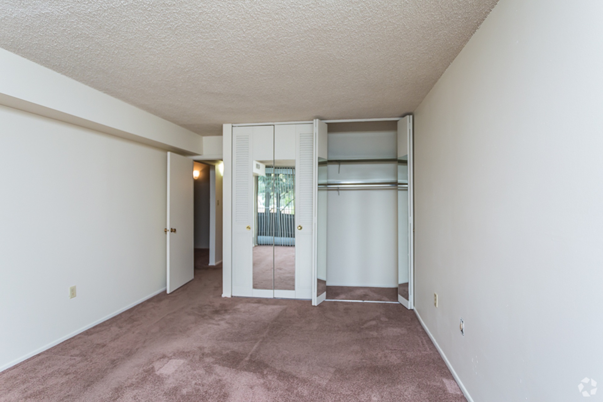 Fairway Tower & Manor Apartments bedroom in Akron Ohio